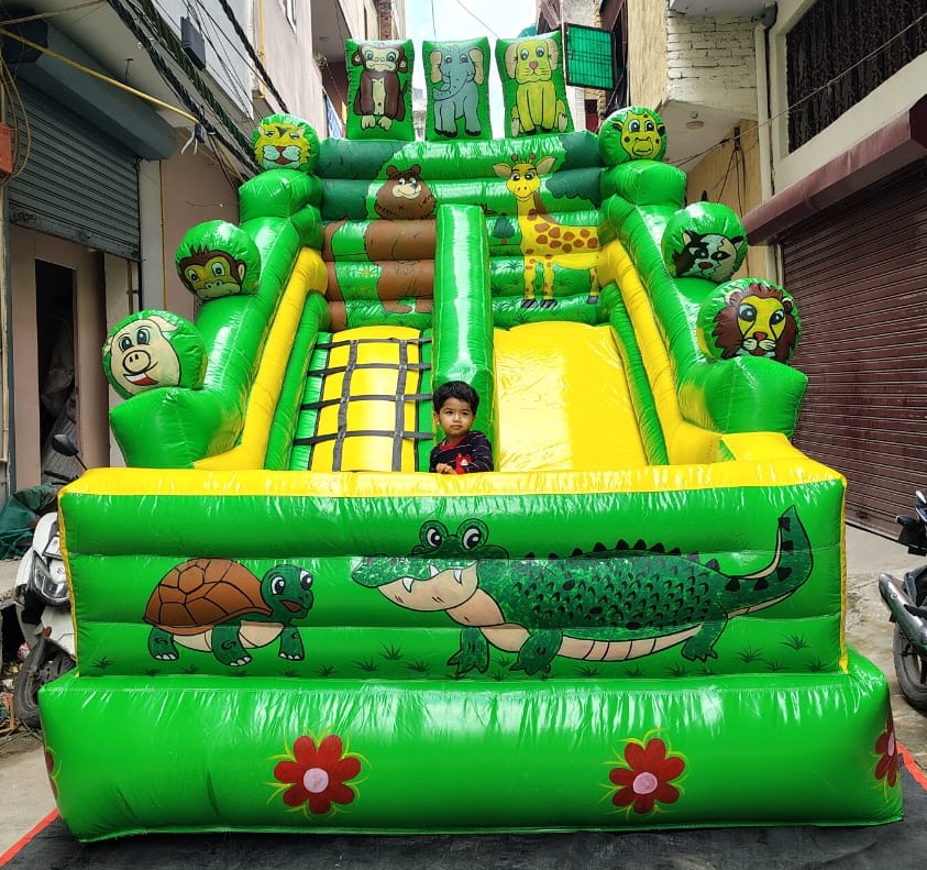 जंगल थीम बाउंसी