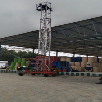 एक्सटेंडेड प्लेटफ़ॉर्म के साथ टॉवर सीढ़ी