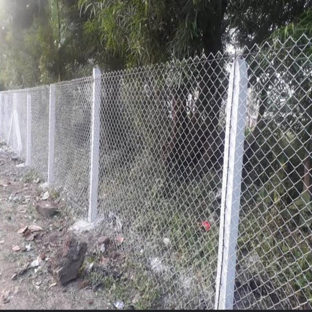 Fencing Pole With Iron Wires - Color: Silver
