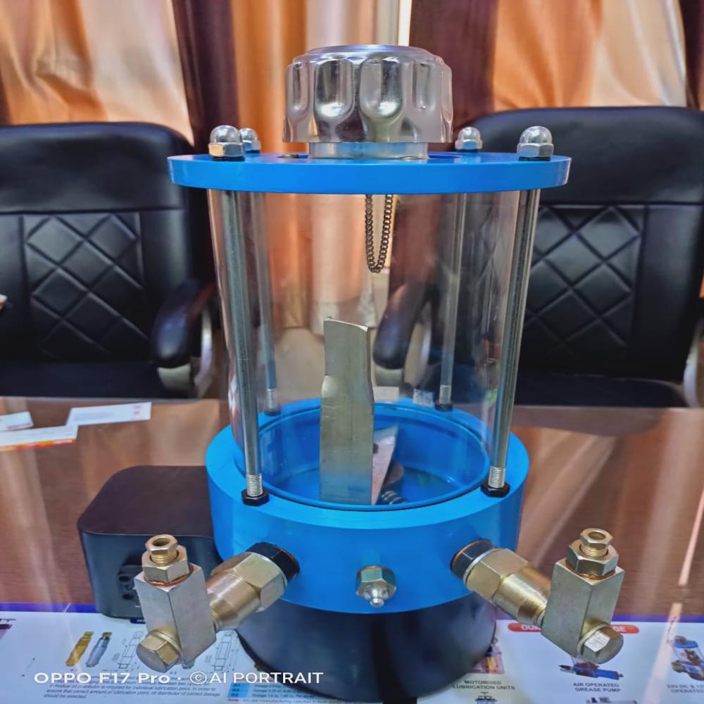 24 Volt Dc Grease Pump - Capacity: 10 Kg (Grease Tank) Kg