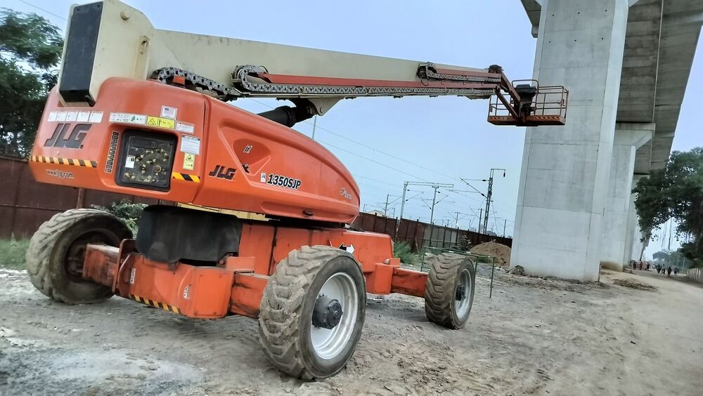 Jlg Manlift - Application: Construction