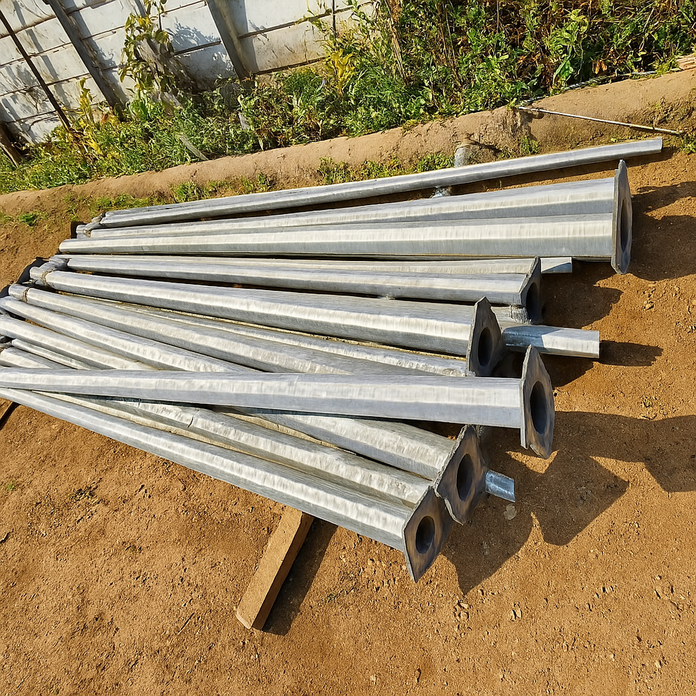 Octagonal Street Light Pole - Color: Silver
