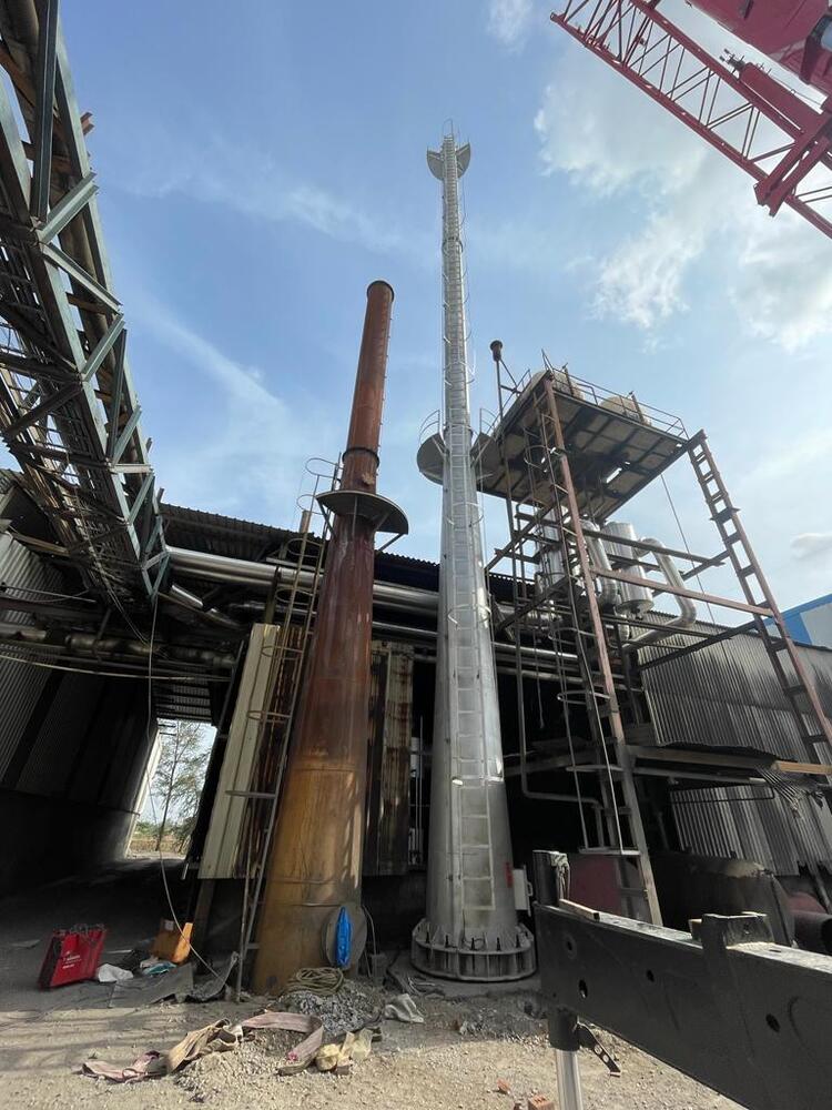 Chimney . - Color: Silver