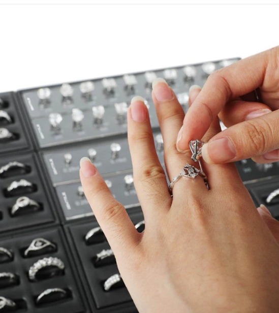 Magnetic Diamond Ring Selector & Display Set - Color: Black