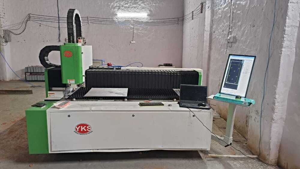 Fiber Laser Cutting Machine - Automatic Grade: Automatic