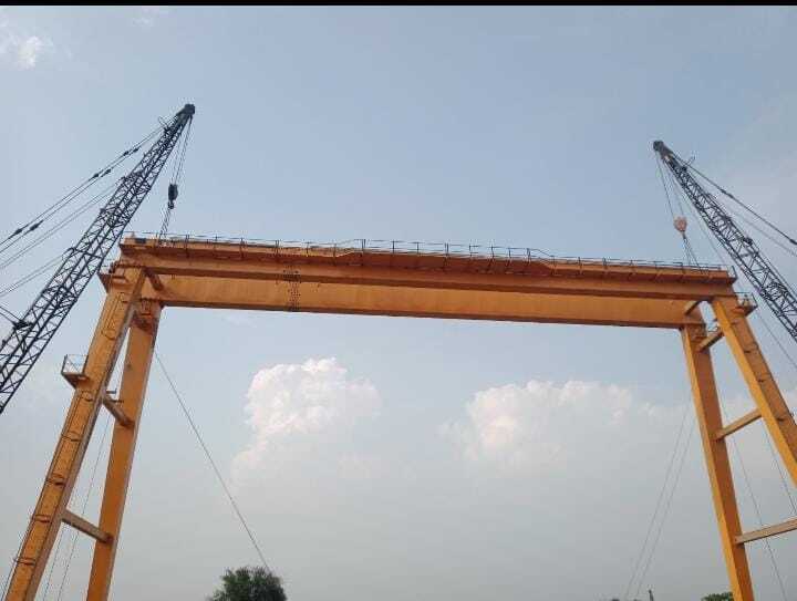 100 Ton Goliath Crane - Color: Yellow Paint Coated