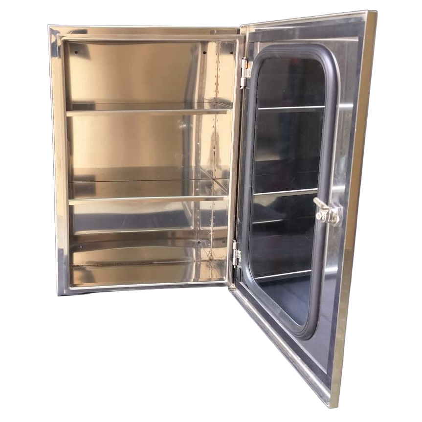 02_Ss First Aid Box - Color: Silver