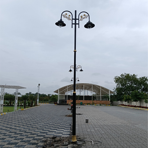 Decorative Garden Pole - Color: Black