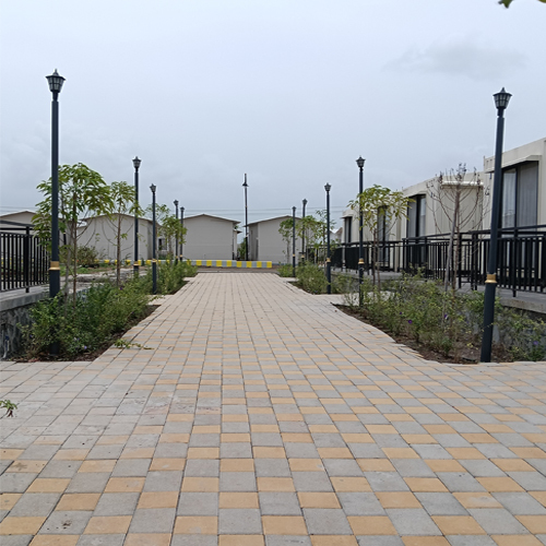 131 Decorative Garden Pole - Color: Black