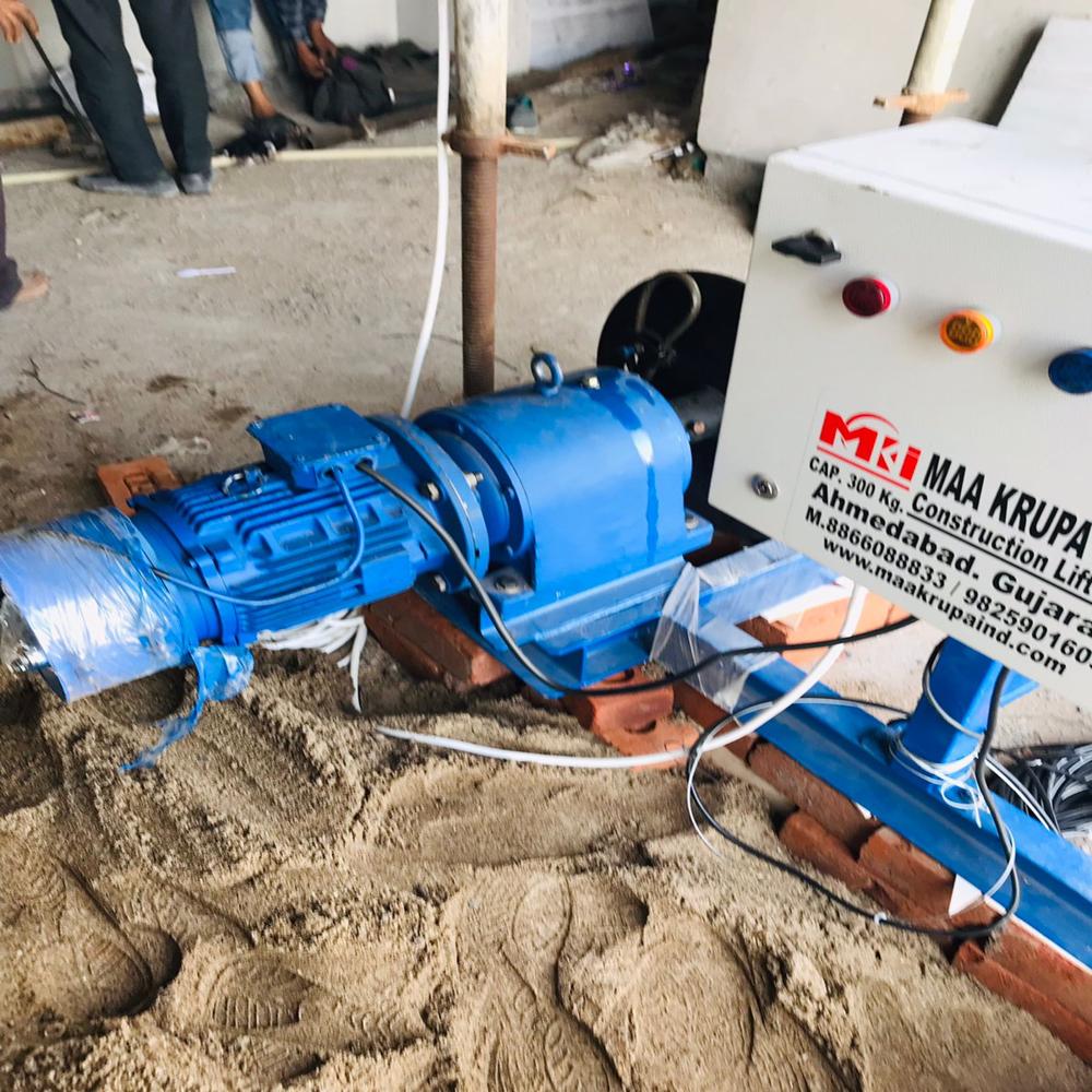 500 Kg Construction Lift - Car Dimension: 40x50 Inch