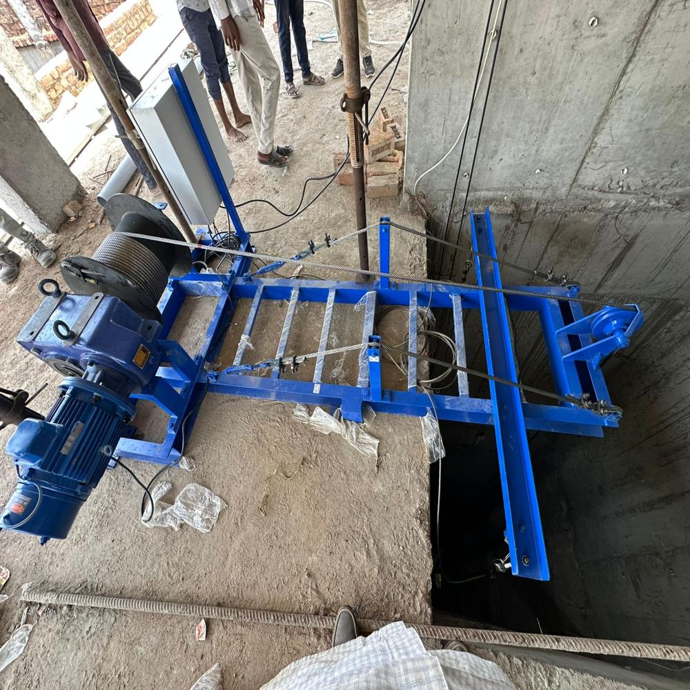 500 Kg Construction Lift - Car Dimension: 40x50 Inch