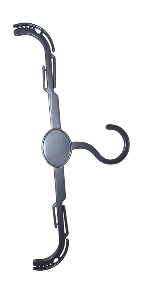 Plastic Bds Hanger - Color: Black