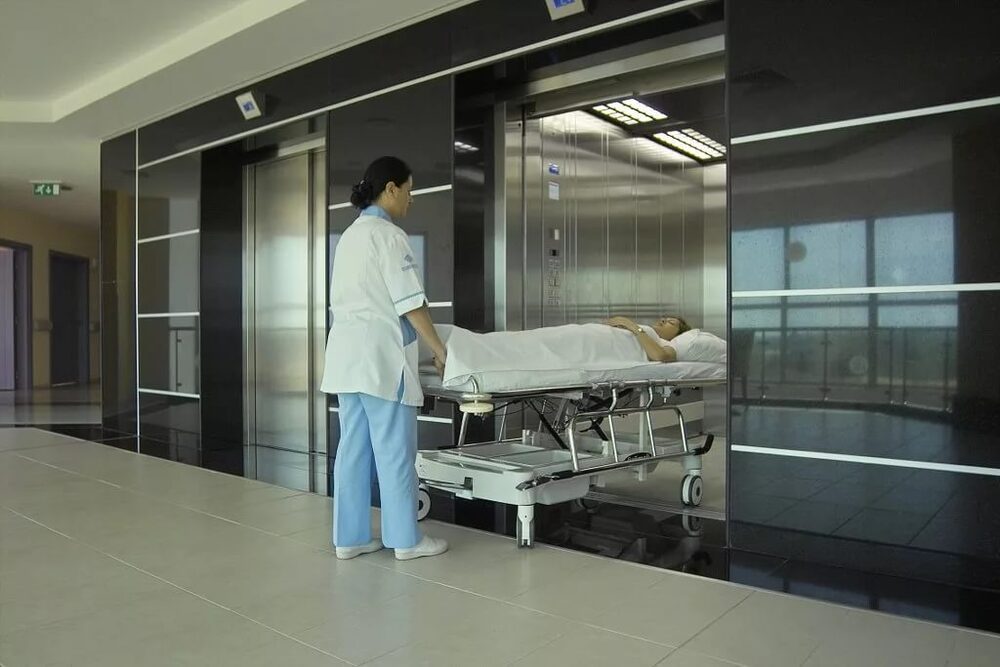 Hospital Lift - Material: Stainless Steel
