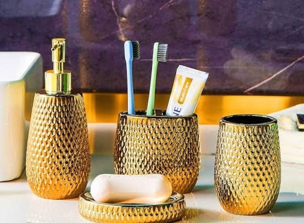 गोल्ड बाथरूम एक्सेसरी सेट