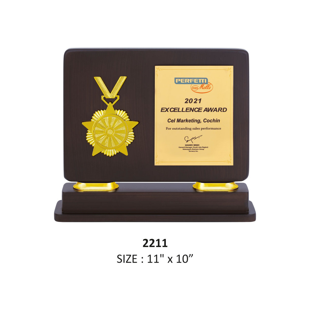 Wooden Memento With Medal - Color: Various Colors