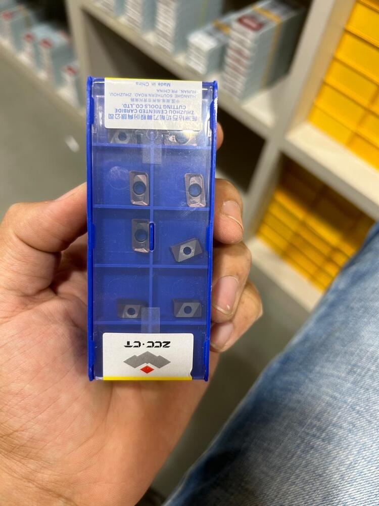 Apmt1135 Cnc Machine Tool - Color: Silver