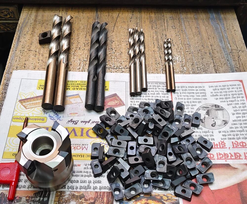 Cutters And Hss Drills And Inserts - Color: Metallic Grey