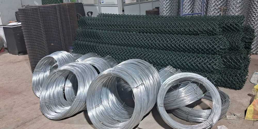 Gi Chain Link Fencing Mesh - Color: As Per Availability