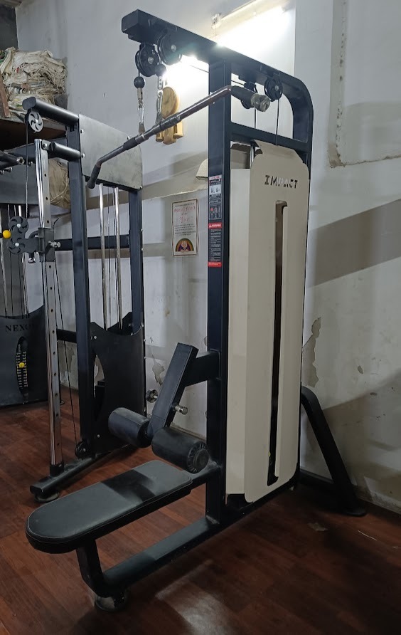 Lat Pull Down Machine