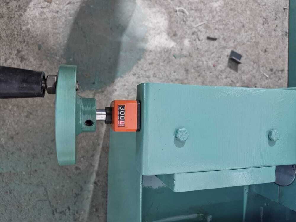 Fully Automatic Band Saw Machine - Mild Steel, Electric Drive 220-240 Volt, 6-month Warranty | Industrial Automated Cutting Functions