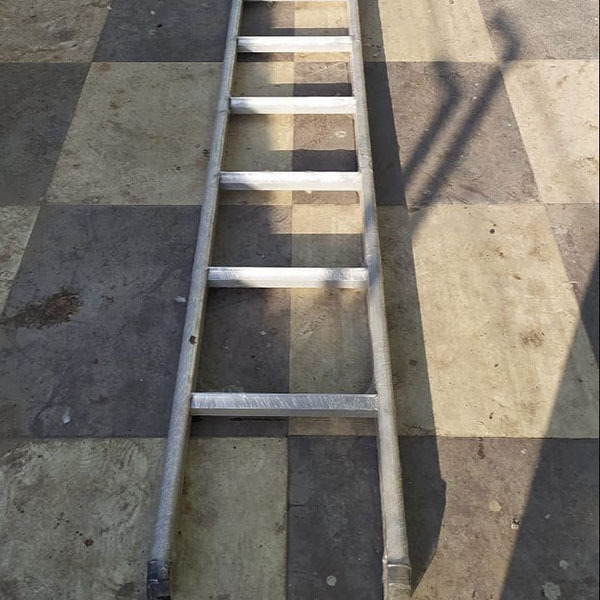 High Grade Aluminium Ladder - Feature: Lightweight