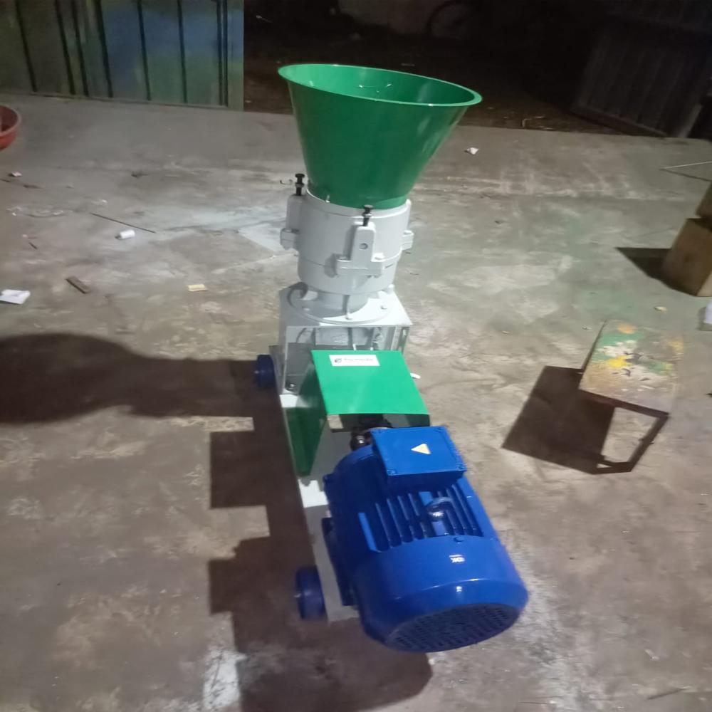2hp Semi Automatic Cattle Feed Machine - Capacity: 150 Kg/hr
