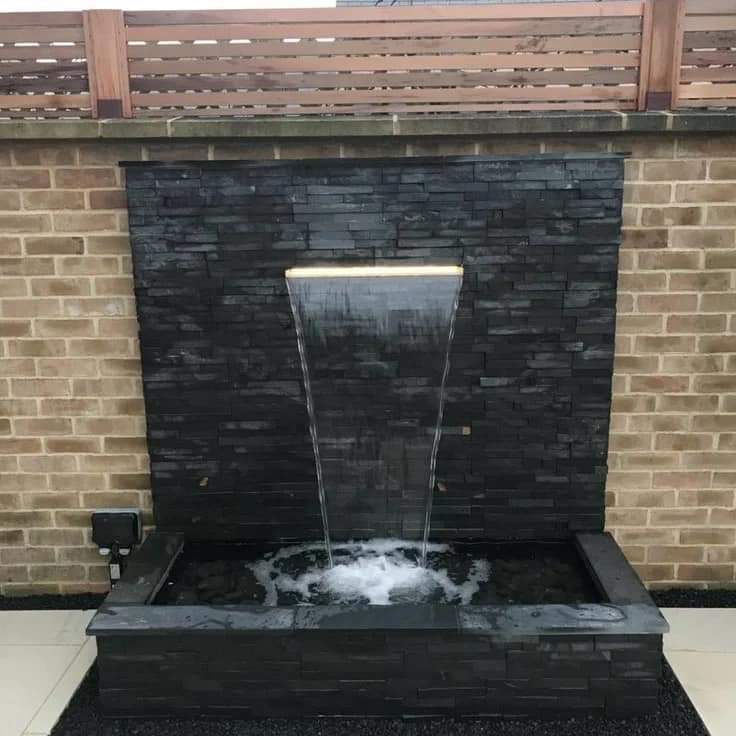 Wall Fountain - Color: Black