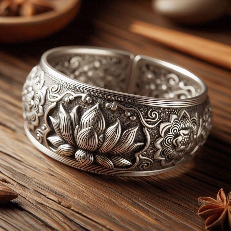 Ladies Silver Bangel - Color: Different Available