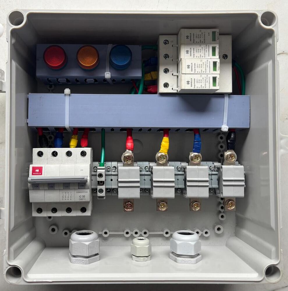 Havells Three Phase 32a Acdb With Ryb & Terminal Busbar - Color: White