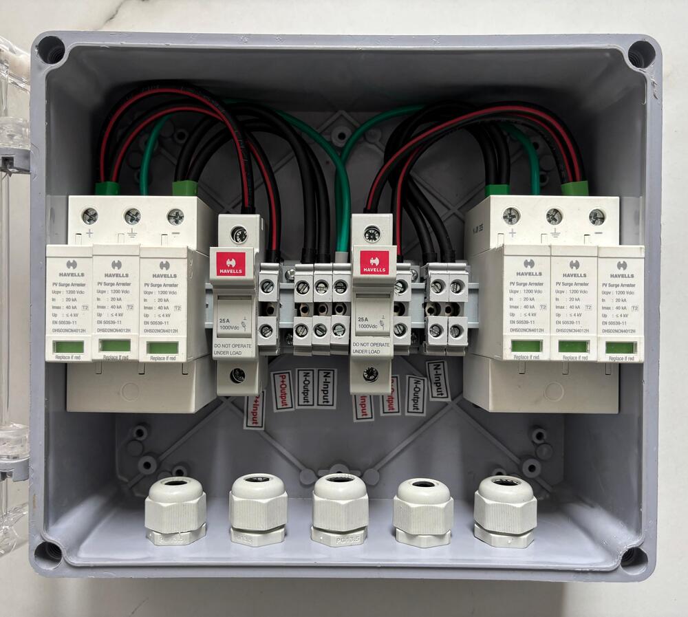 Dcdb 2 In 2 Out 1200V With 2 Spd Havells - Color: White