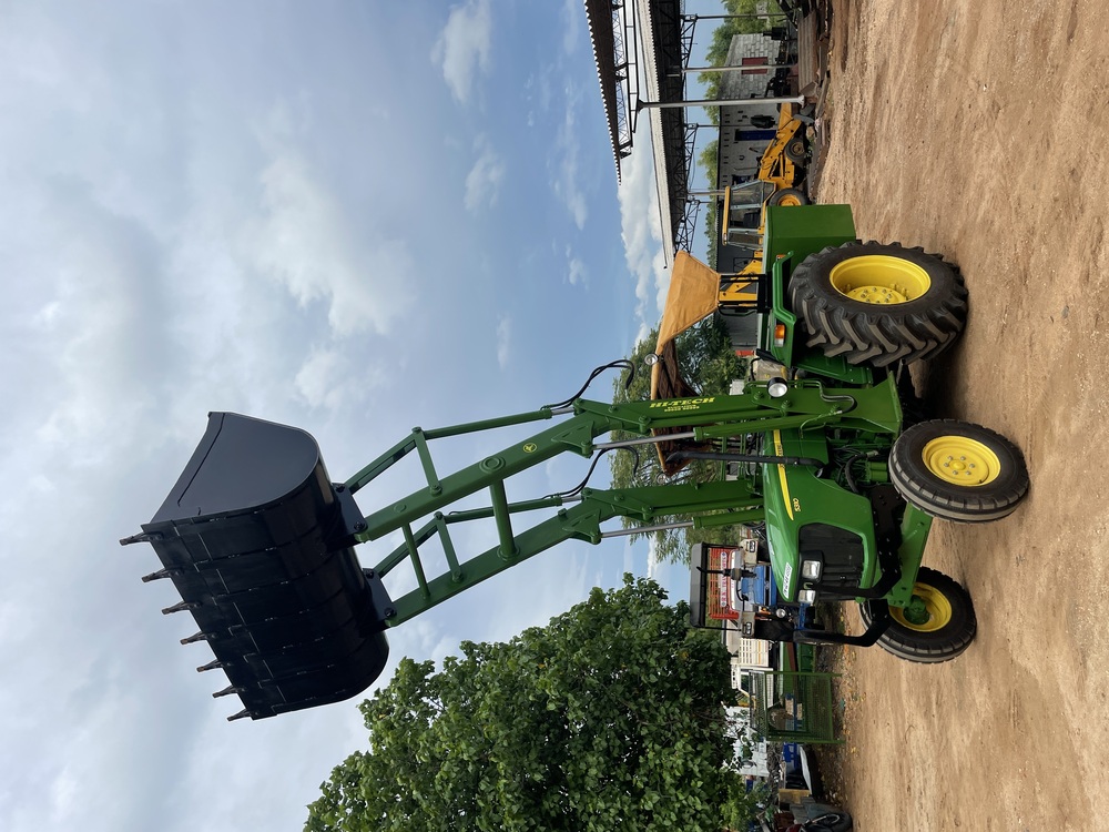 Coal Bucket Loader - Finishing: Powder-coated Finish