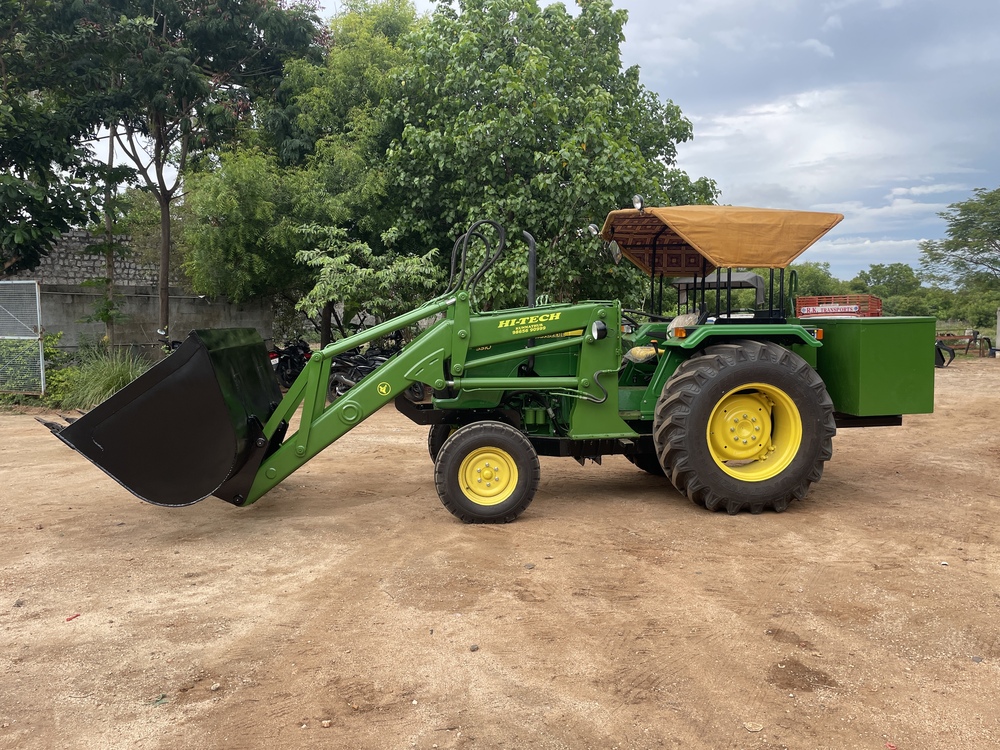 Coal Bucket Loader - Finishing: Powder-coated Finish