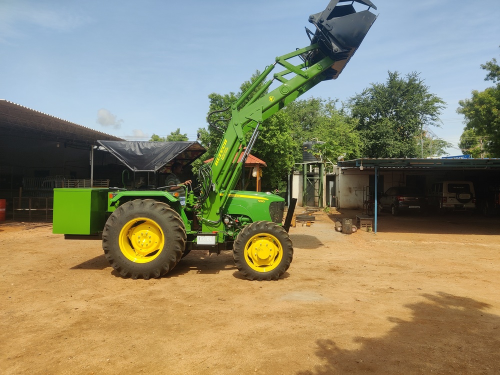 Fork Bucket Loader - Finishing: Powder-Coated Finish