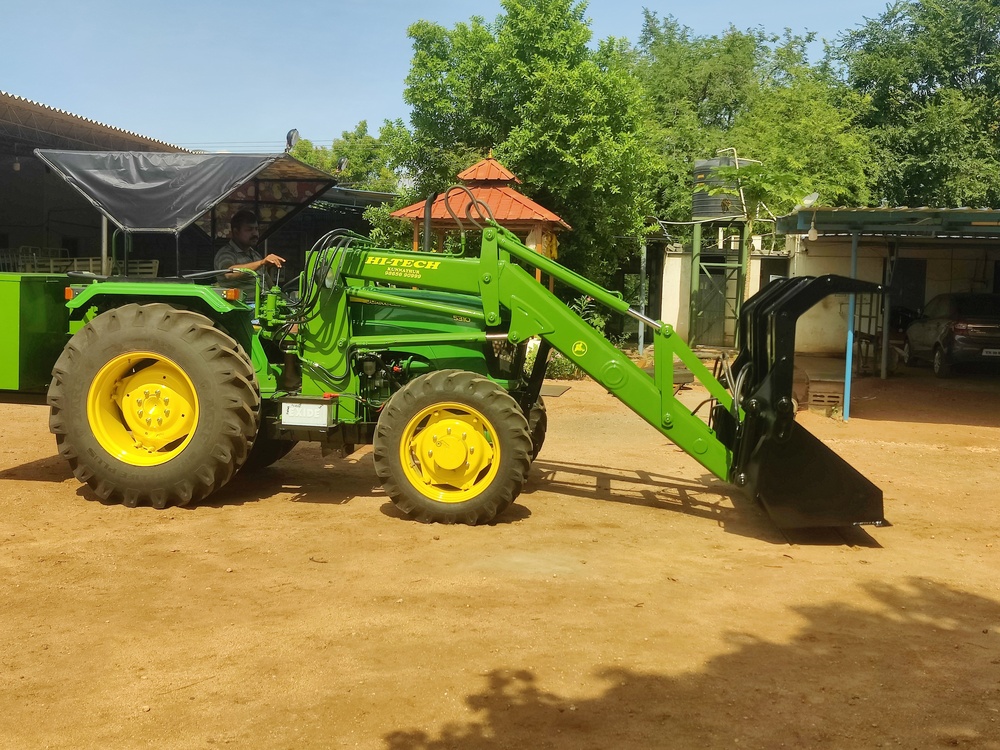 Fork Bucket Loader - Finishing: Powder-coated Finish