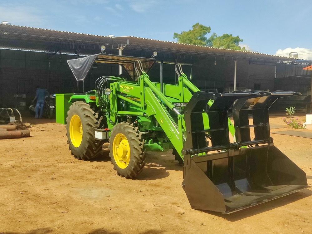 Fork Bucket Loader - Finishing: Powder-coated Finish