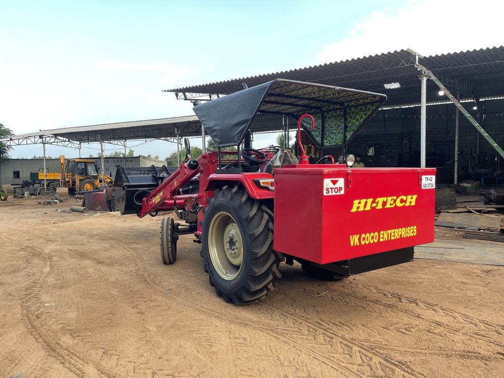 Telescopic Loader - Finishing: Powder-coated Finish
