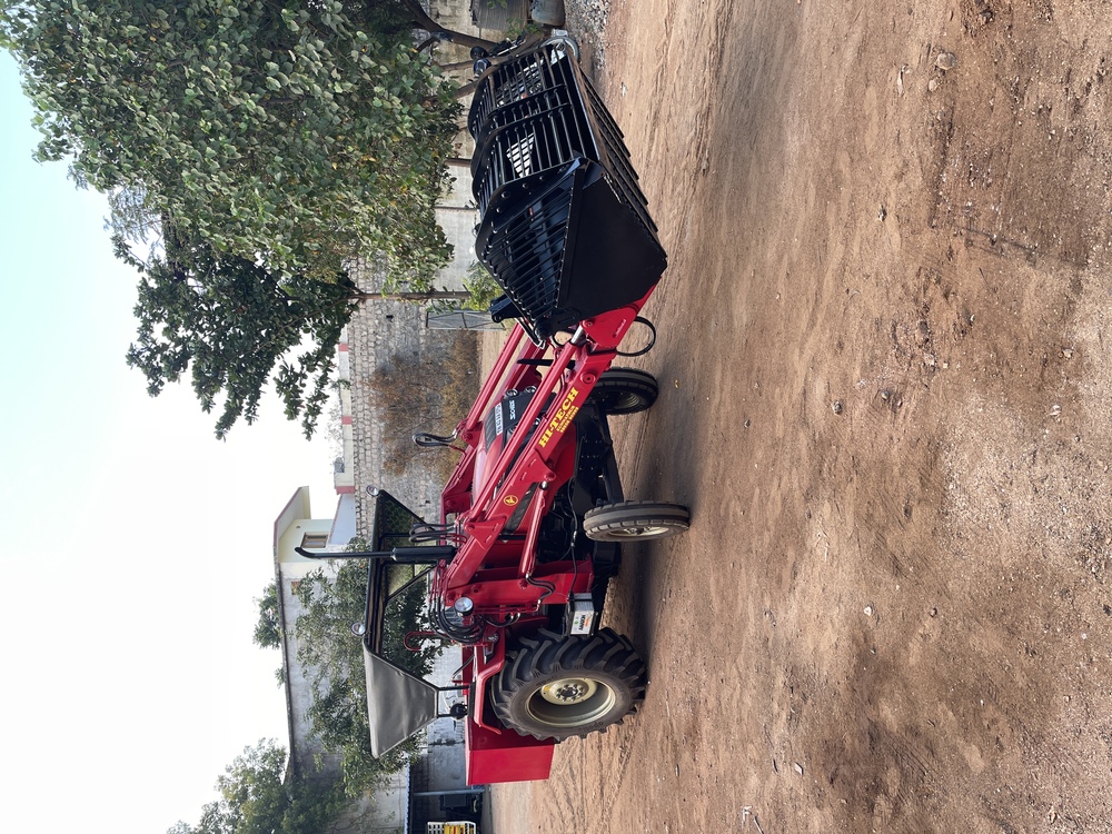 Telescopic Loader - Finishing: Powder-coated Finish