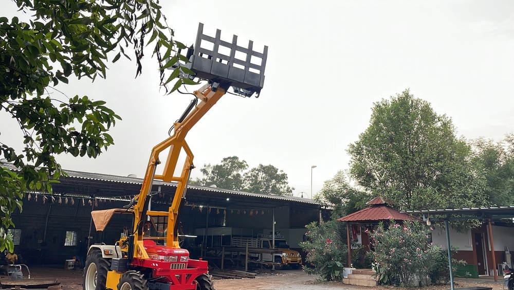 Sugar Cane Loader - Finishing: Powder-coated Finish