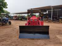 Loader Type Dozer - Finishing: Powder-coated Finish