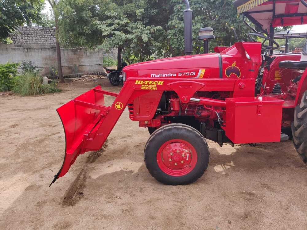 Loader Type Dozer - Finishing: Powder-coated Finish