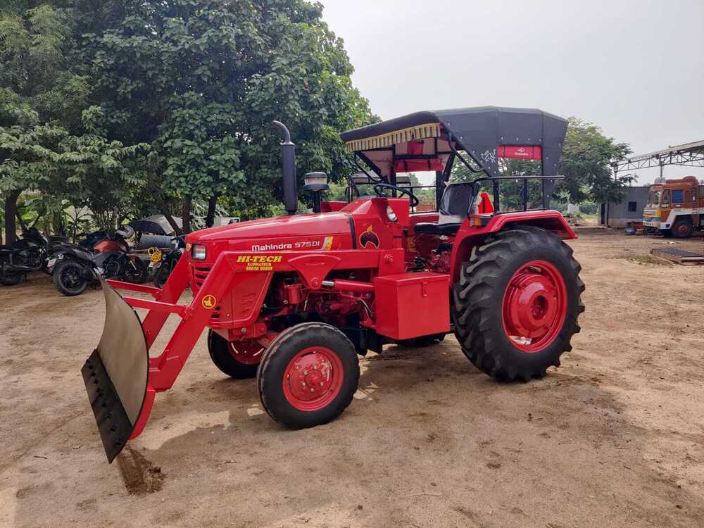 Loader Type Dozer - Finishing: Powder-coated Finish