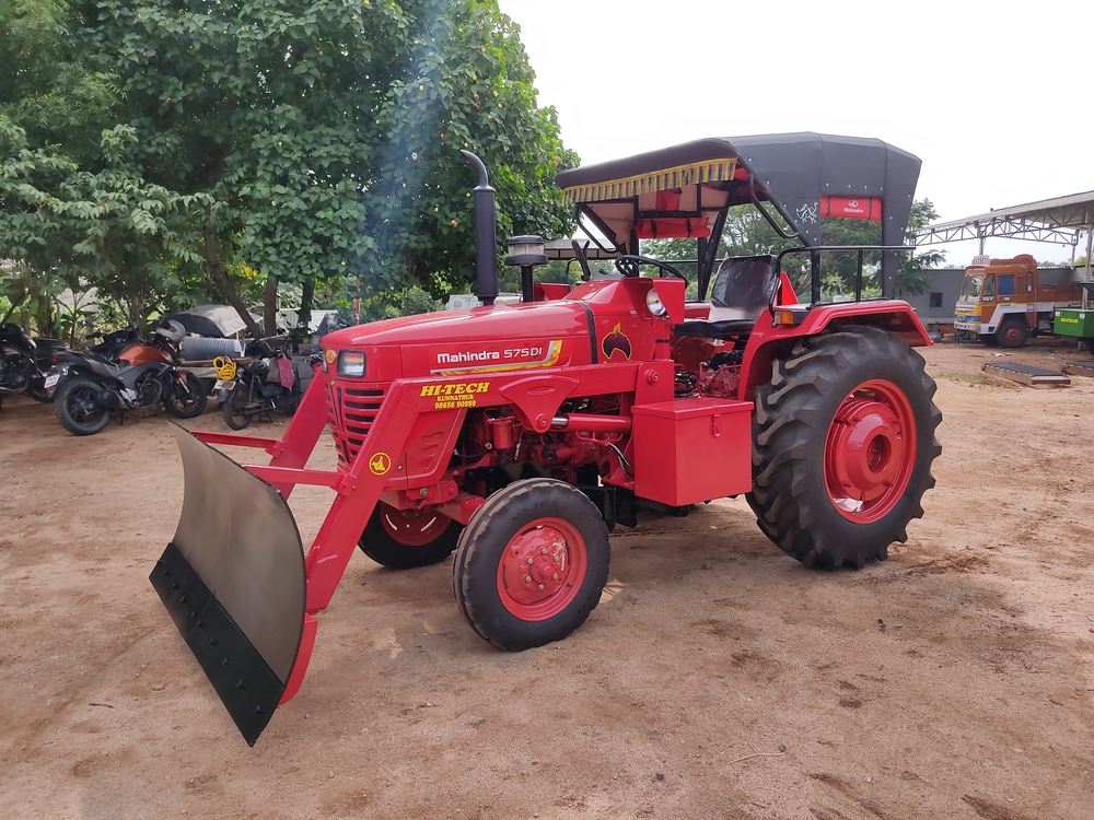 Mahindra Loader Type Dozer - Finishing: Powder-Coated Finish