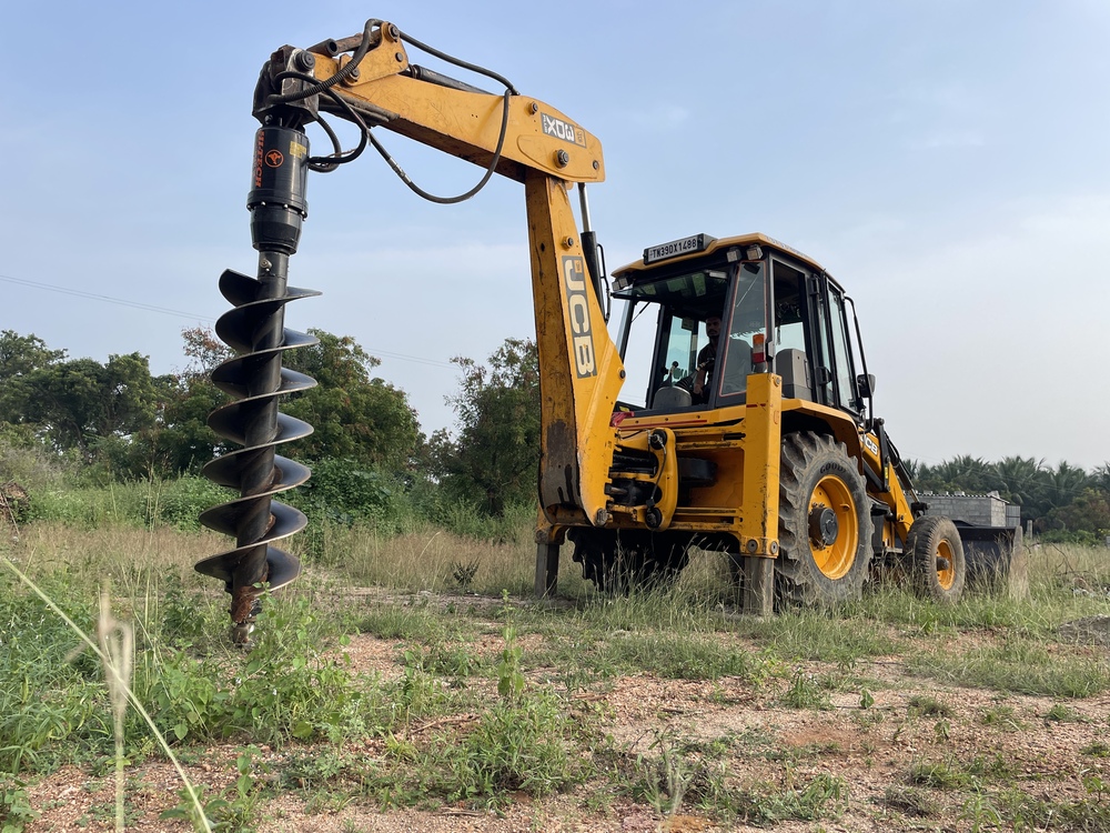Eb Post With Hydraulic Auger - Finishing: Powder-Coated Finish