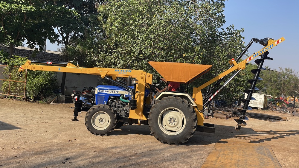 Eb Post With Hydraulic Auger - Finishing: Powder-coated Finish