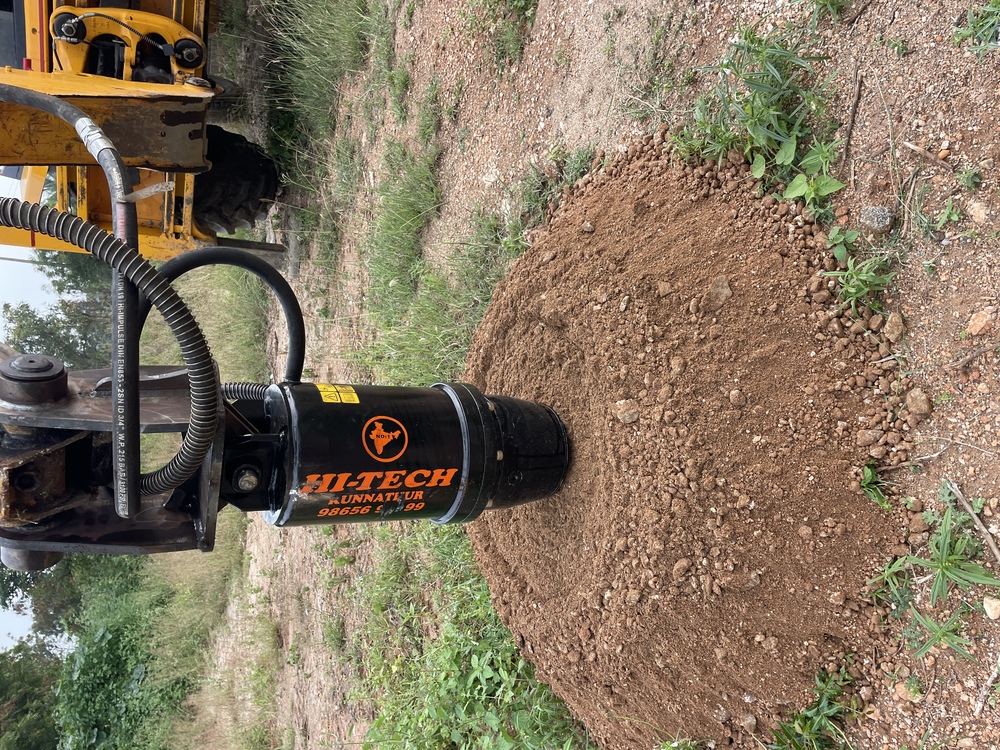 Eb Post With Hydraulic Auger - Finishing: Powder-coated Finish