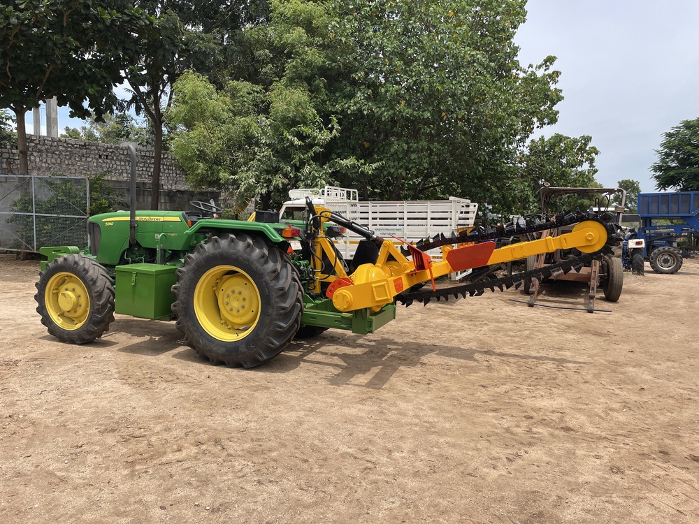 Tractor Pipeline Trenchor - Finishing: Powder-coated Finish