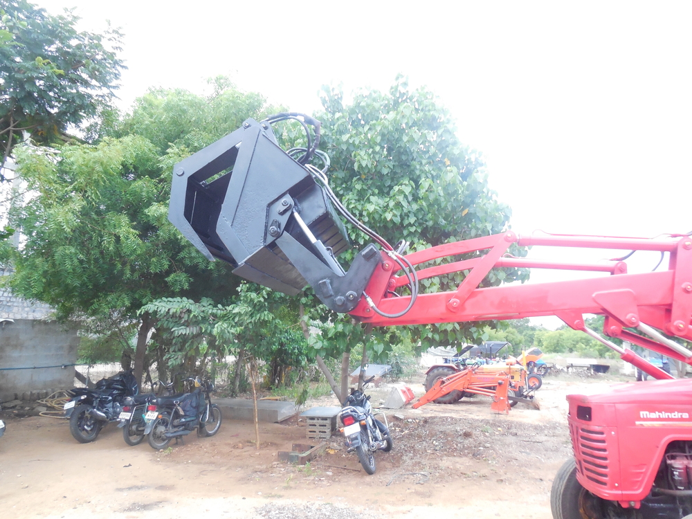 Loader Type Booster Bucket - Finishing: Powder-coated Finish