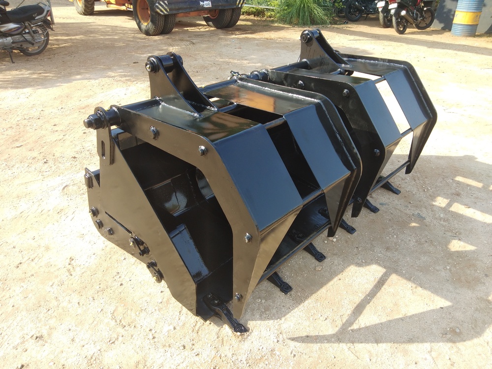 Loader Type Booster Bucket - Finishing: Powder-coated Finish