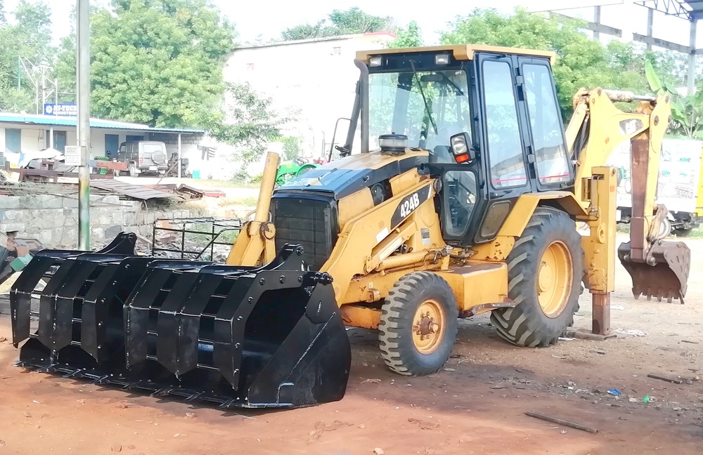 Jcb Heavy Fork Bucket - Finishing: Powder-coated Finish