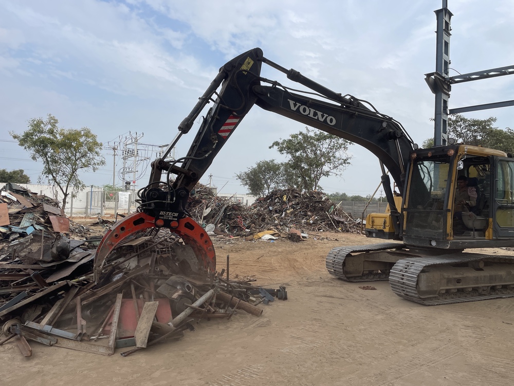Scrap Grabber - Finishing: Powder-coated Finish